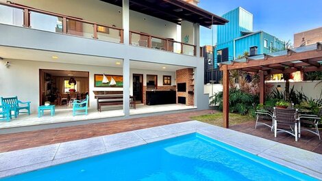 192 - Casa Alto Standard con 5 suites y Piscina Climatizada en Mariscal