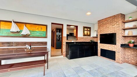 192 - Casa Alto Standard con 5 suites y Piscina Climatizada en Mariscal