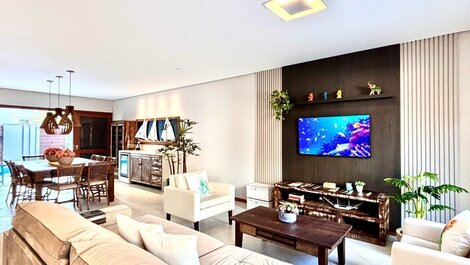 192 - Casa Alto Standard con 5 suites y Piscina Climatizada en Mariscal