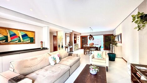 192 - Casa Alto Standard con 5 suites y Piscina Climatizada en Mariscal