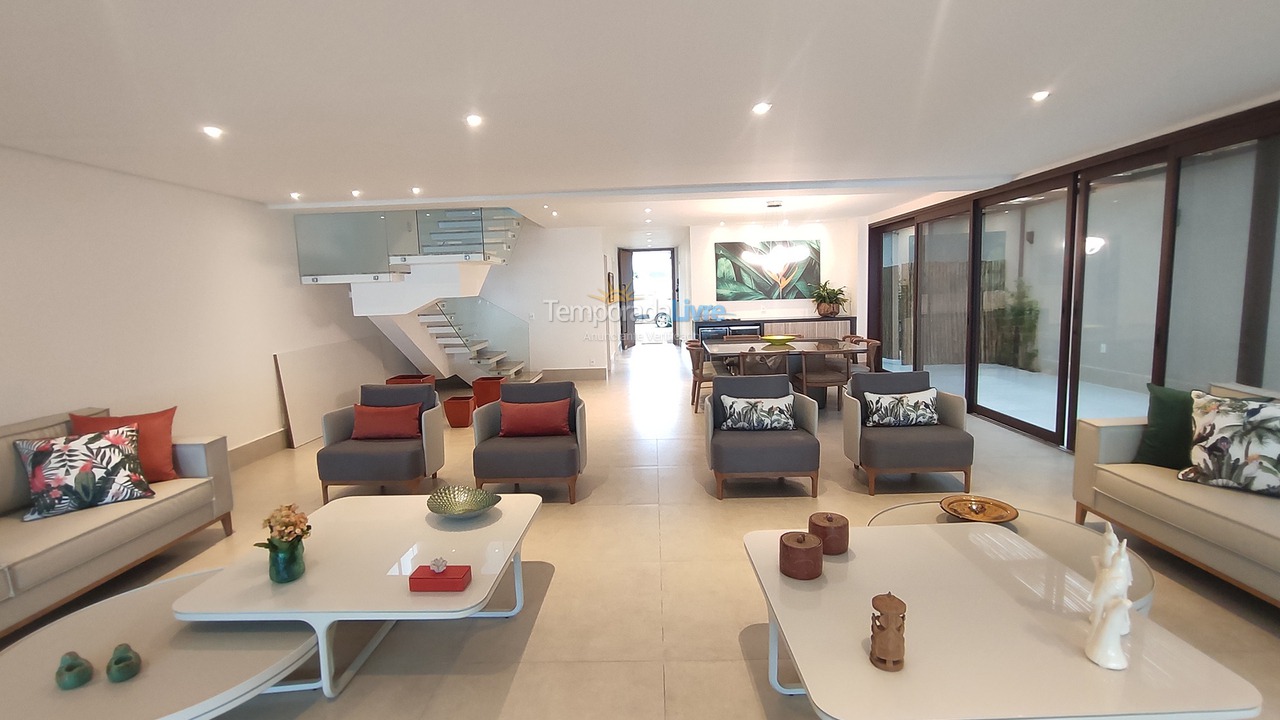 Casa para aluguel de temporada em São Sebastião (Praia do Engenho)