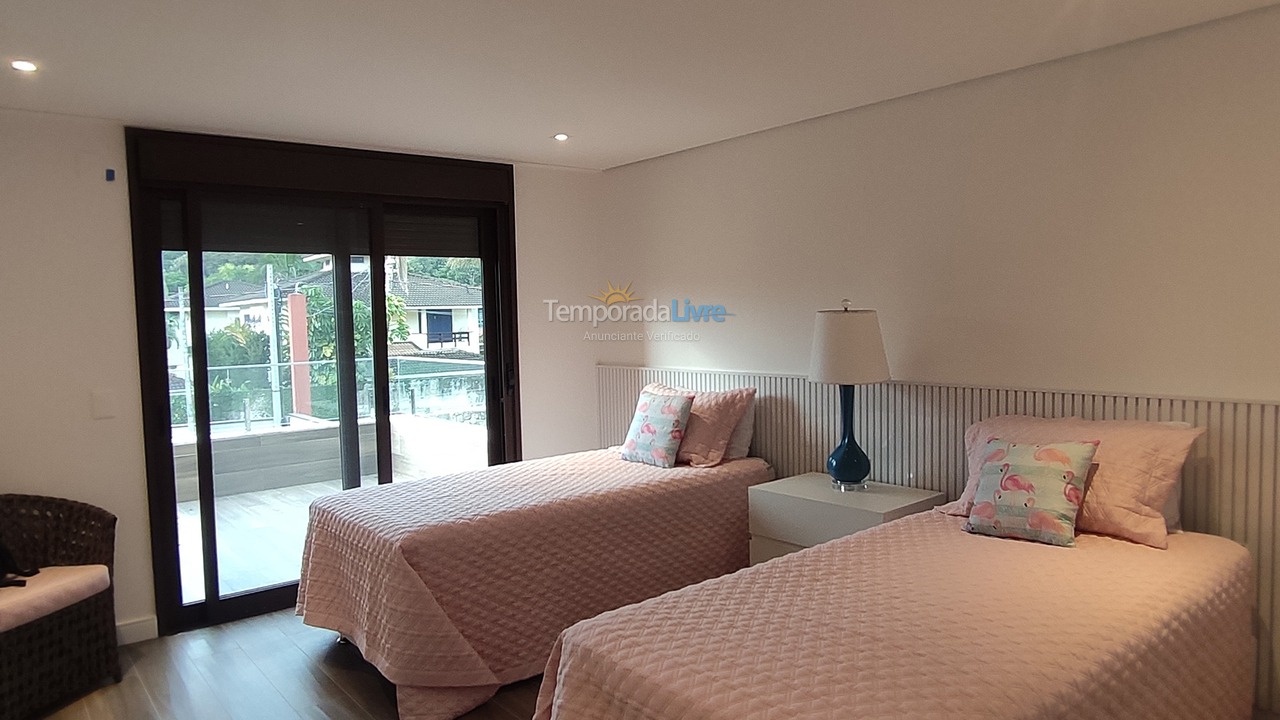 Casa para aluguel de temporada em São Sebastião (Praia do Engenho)