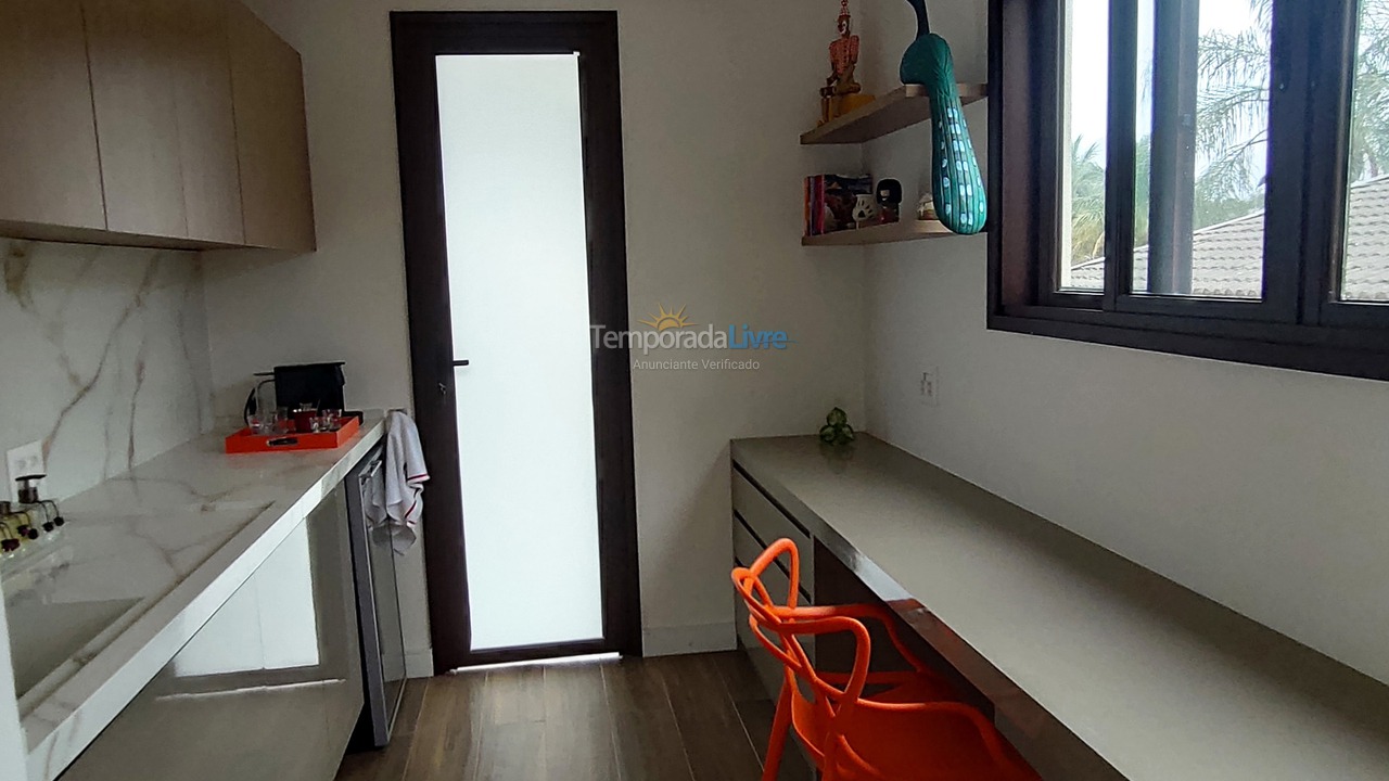 Casa para aluguel de temporada em São Sebastião (Praia do Engenho)