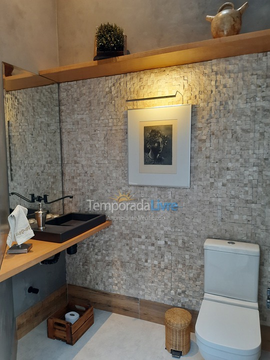 Casa para aluguel de temporada em São Sebastião (Praia do Engenho)