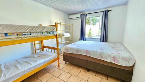 OTIMA HOUSE WITH SWIMMING POOL COST BENEFIT IN THE BEACH OF MARISCAL BOMBINHAS