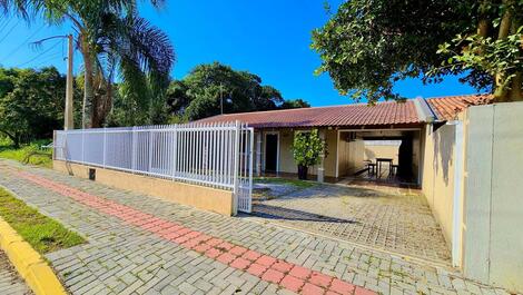 OTIMA HOUSE WITH SWIMMING POOL COST BENEFIT IN THE BEACH OF MARISCAL BOMBINHAS