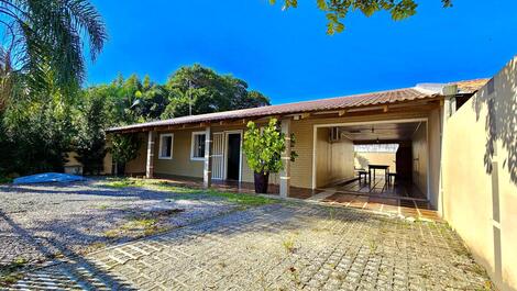 OTIMA HOUSE WITH SWIMMING POOL COST BENEFIT IN THE BEACH OF MARISCAL BOMBINHAS