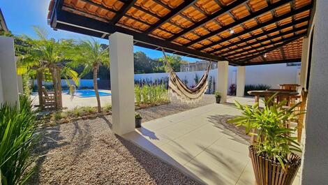 Casa con piscina en playa Mariscal