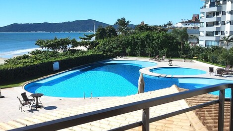 Hermoso apartamento de 2 habitaciones, frente al mar, condominio con piscina 🏖️🌅