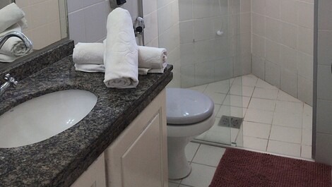 Hermoso apartamento de 2 habitaciones, frente al mar, condominio con piscina 🏖️🌅