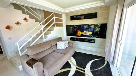 Excelente casa entre as Praia de Ponta das Canas e Lagoinha.