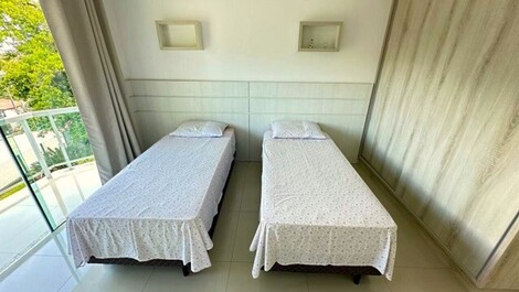 Excelente casa entre as Praia de Ponta das Canas e Lagoinha.