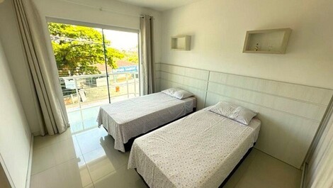 Excelente casa entre as Praia de Ponta das Canas e Lagoinha.