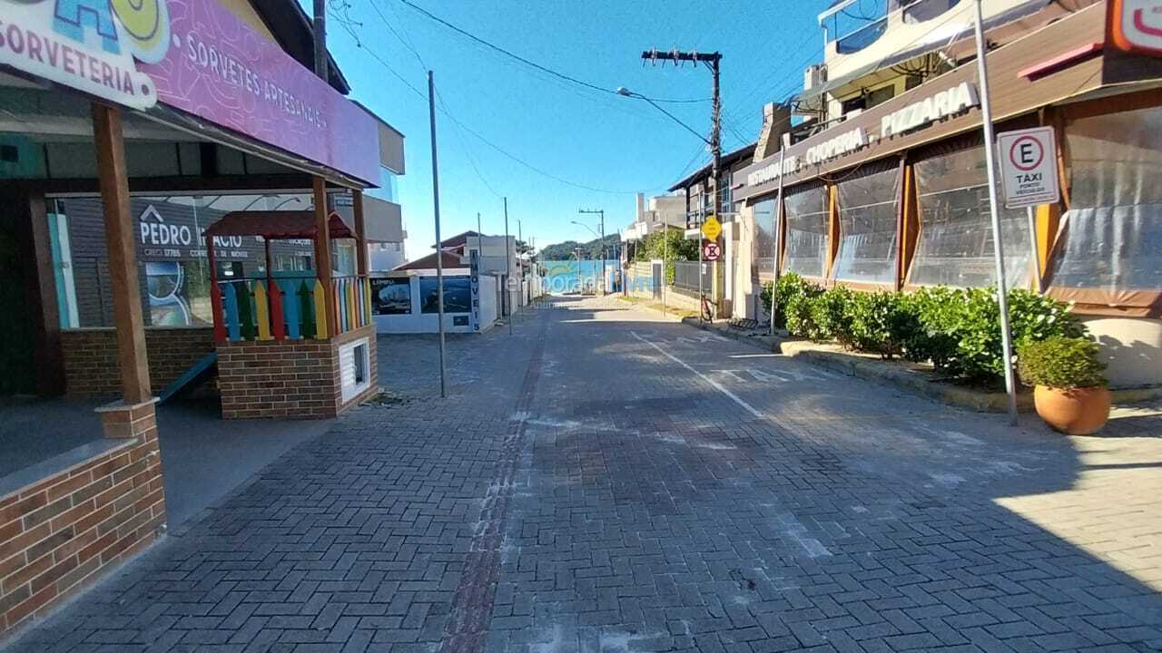 Casa para aluguel de temporada em Bombinhas (Praia de Bombinhas)