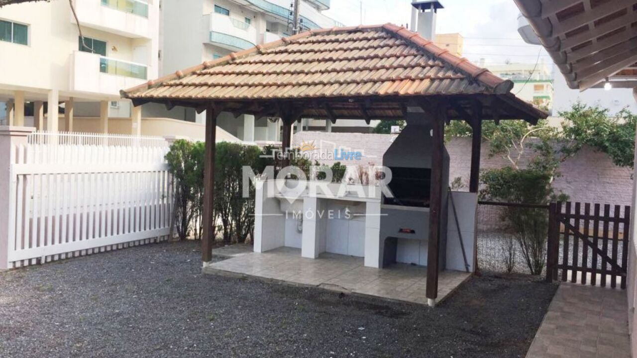 Casa para aluguel de temporada em Bombinhas (Praia de Bombinhas)