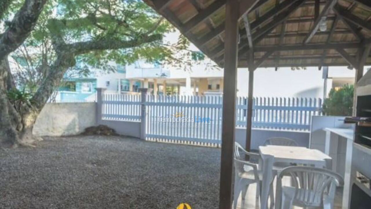 Casa para aluguel de temporada em Bombinhas (Praia de Bombinhas)