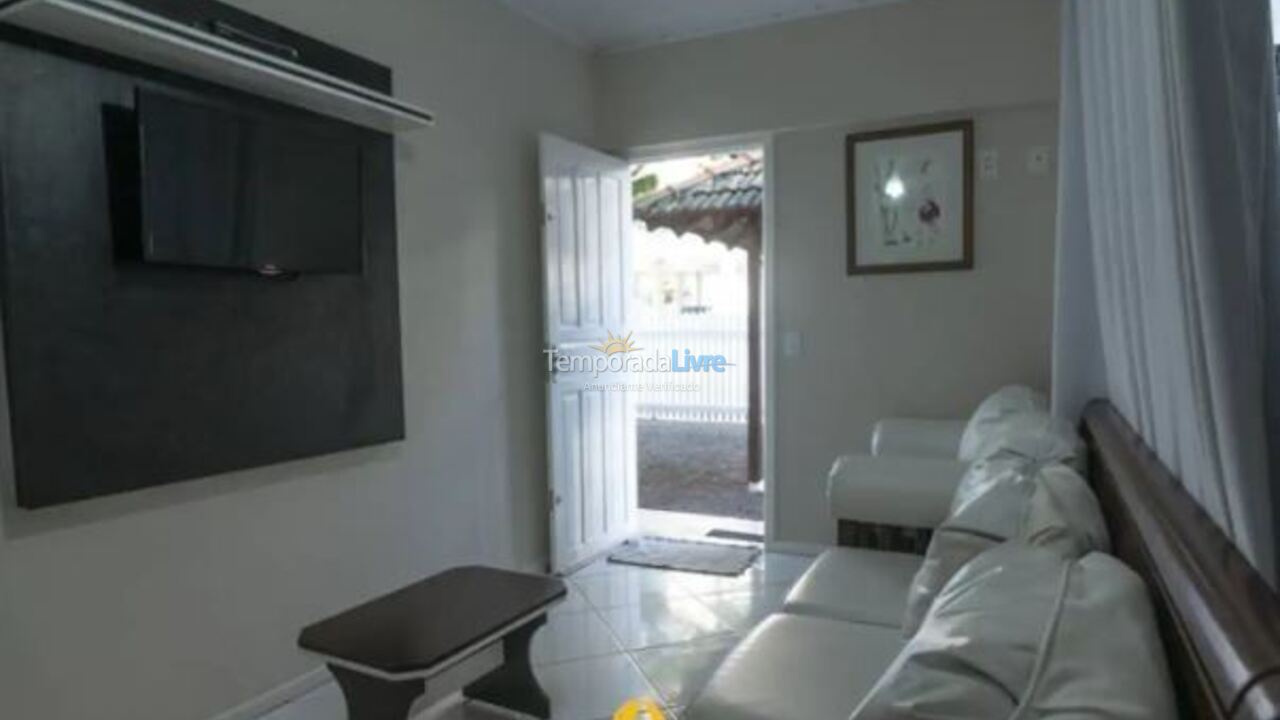 Casa para aluguel de temporada em Bombinhas (Praia de Bombinhas)