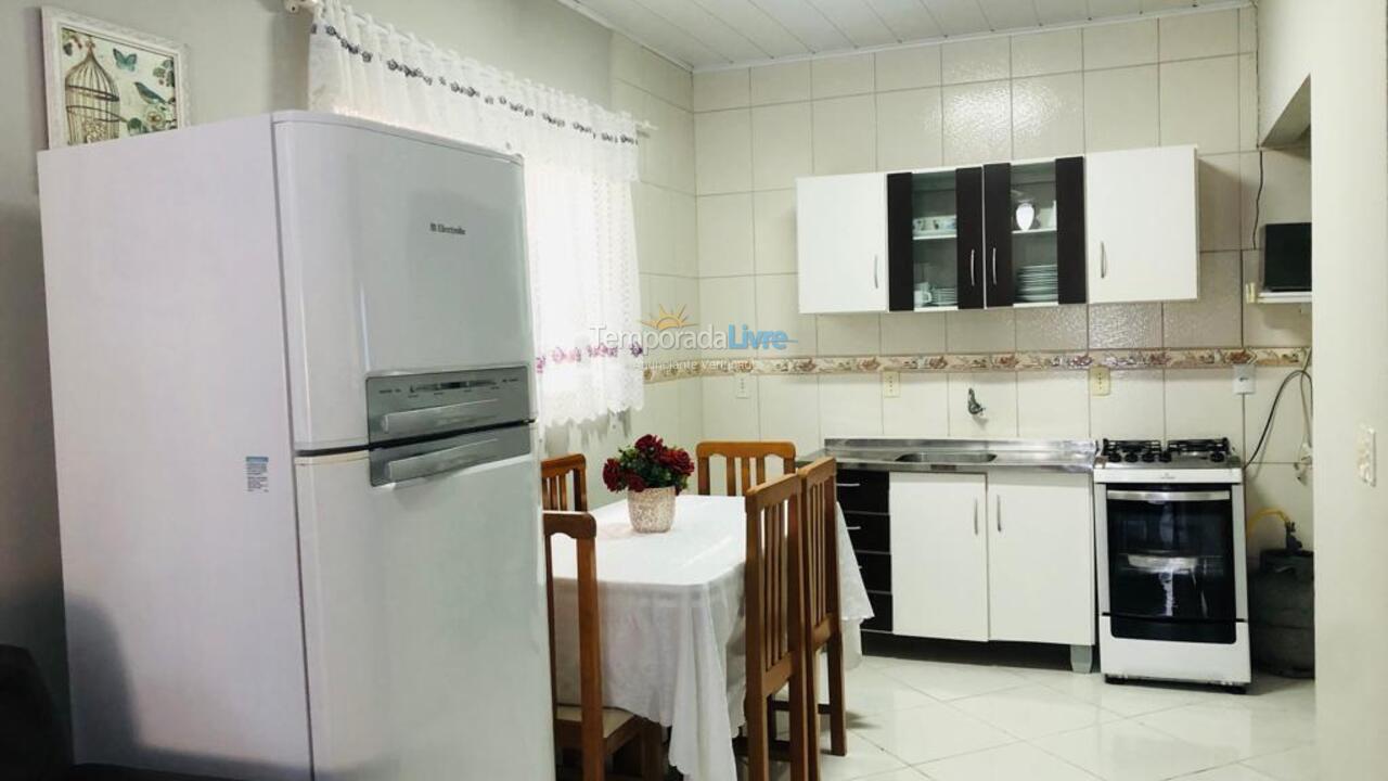 Casa para aluguel de temporada em Bombinhas (Praia de Bombinhas)