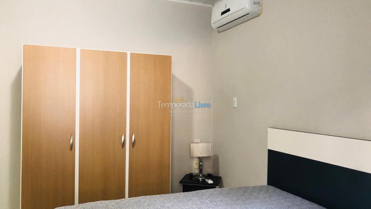 Casa para aluguel de temporada em Bombinhas (Praia de Bombinhas)