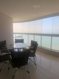 MARAVILHOSO APARTAMENTO FRENTE MAR