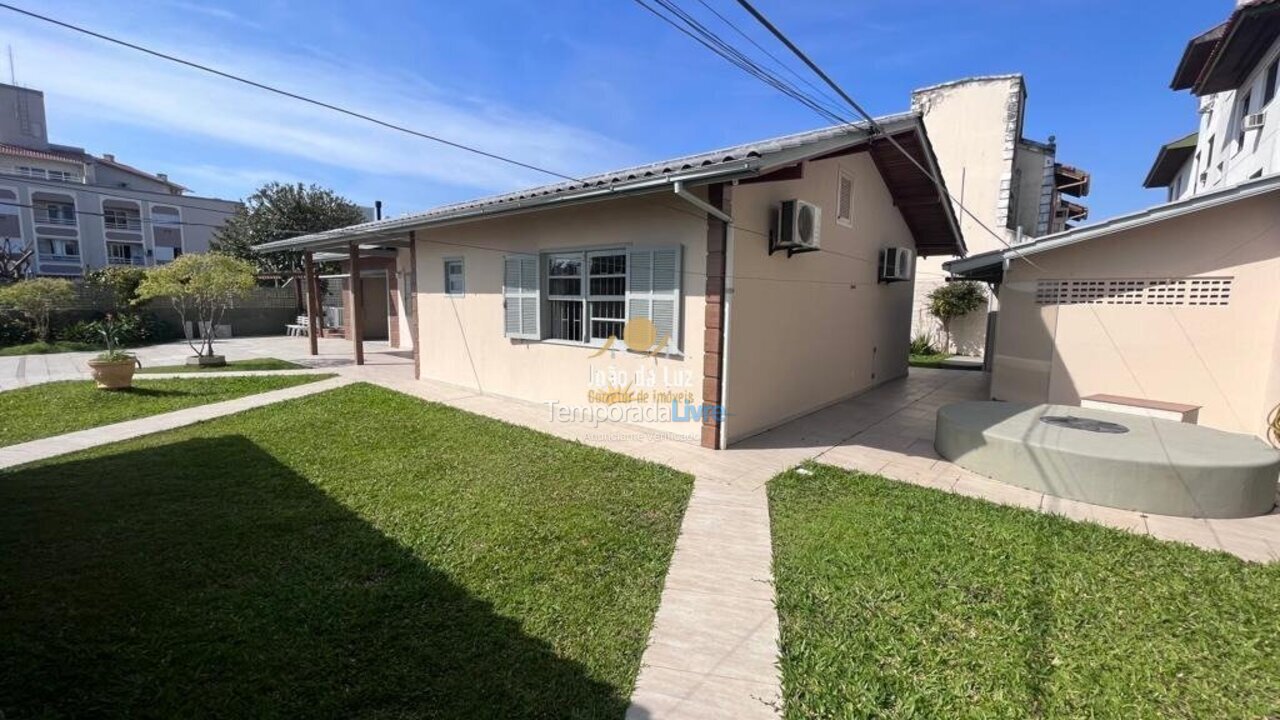 Casa para aluguel de temporada em Florianopolis (Canasvieiras)