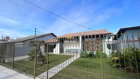 Seasonal house well located close to shops and the beach🏡🌅🏖️