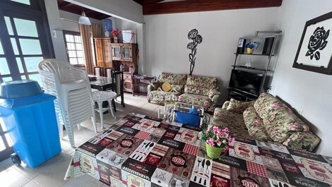 Seasonal house well located close to shops and the beach🏡🌅🏖️