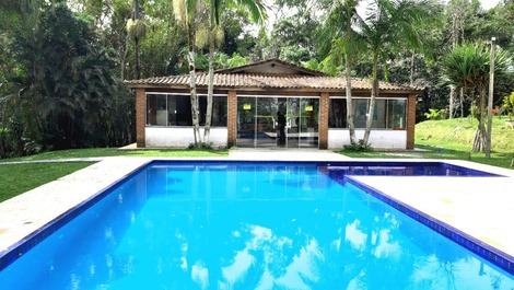 LINDO SÍTIO PARA TEMPORADA (PISCINA ADULTO E INFANTIL INTEGRADA)