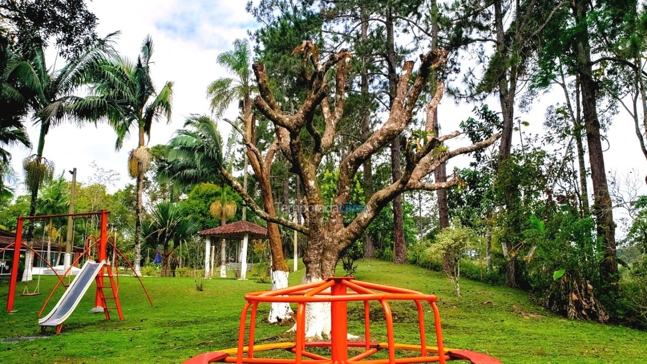 Chácara / sítio para aluguel de temporada em Juquitiba (Acomoda Até 40 Pessoas Proxímo de Represa)