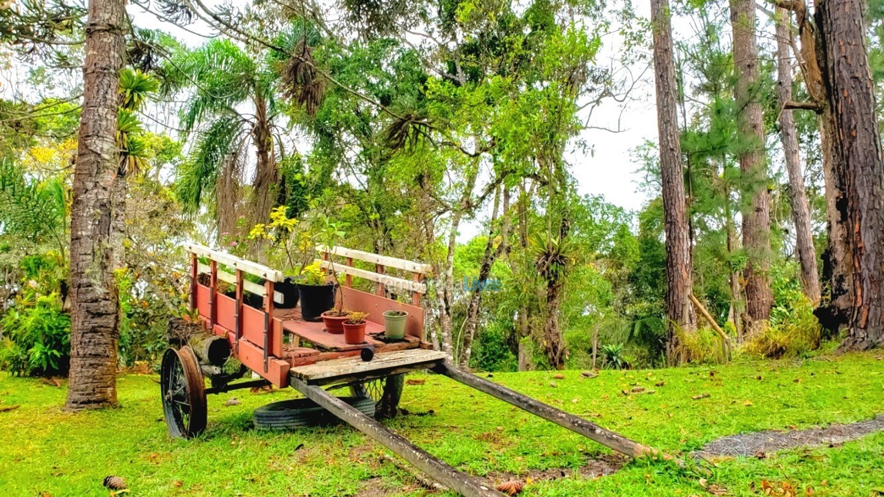 Chácara / sítio para aluguel de temporada em Juquitiba (Acomoda Até 40 Pessoas Proxímo de Represa)