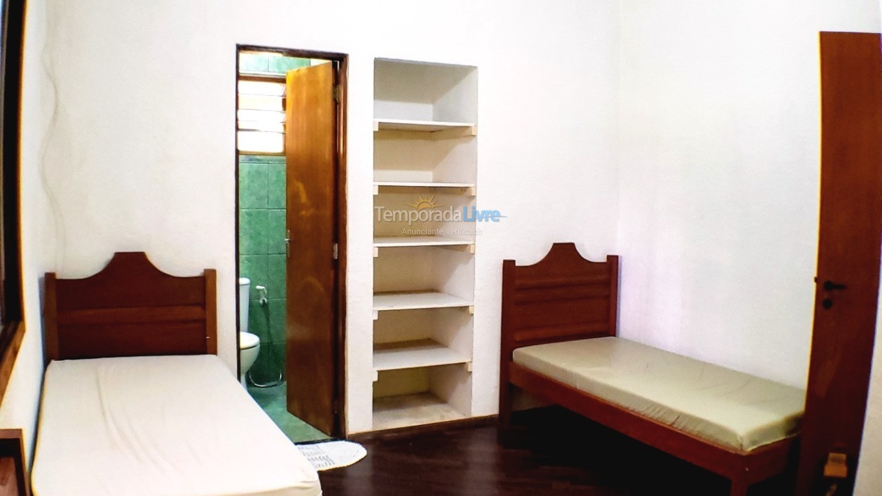 Chácara / sítio para aluguel de temporada em Juquitiba (Acomoda Até 40 Pessoas Proxímo de Represa)