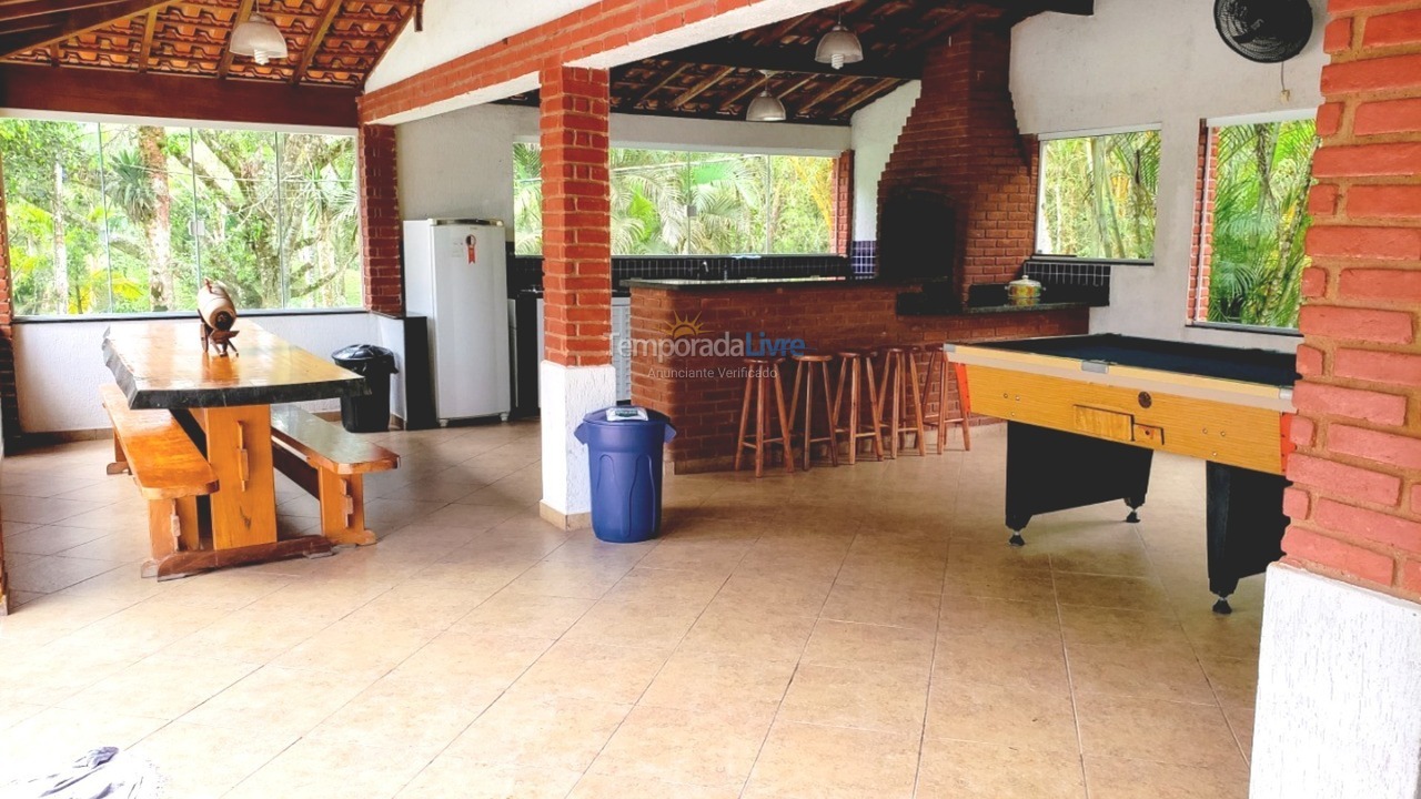 Chácara / sítio para aluguel de temporada em Juquitiba (Acomoda Até 40 Pessoas Proxímo de Represa)