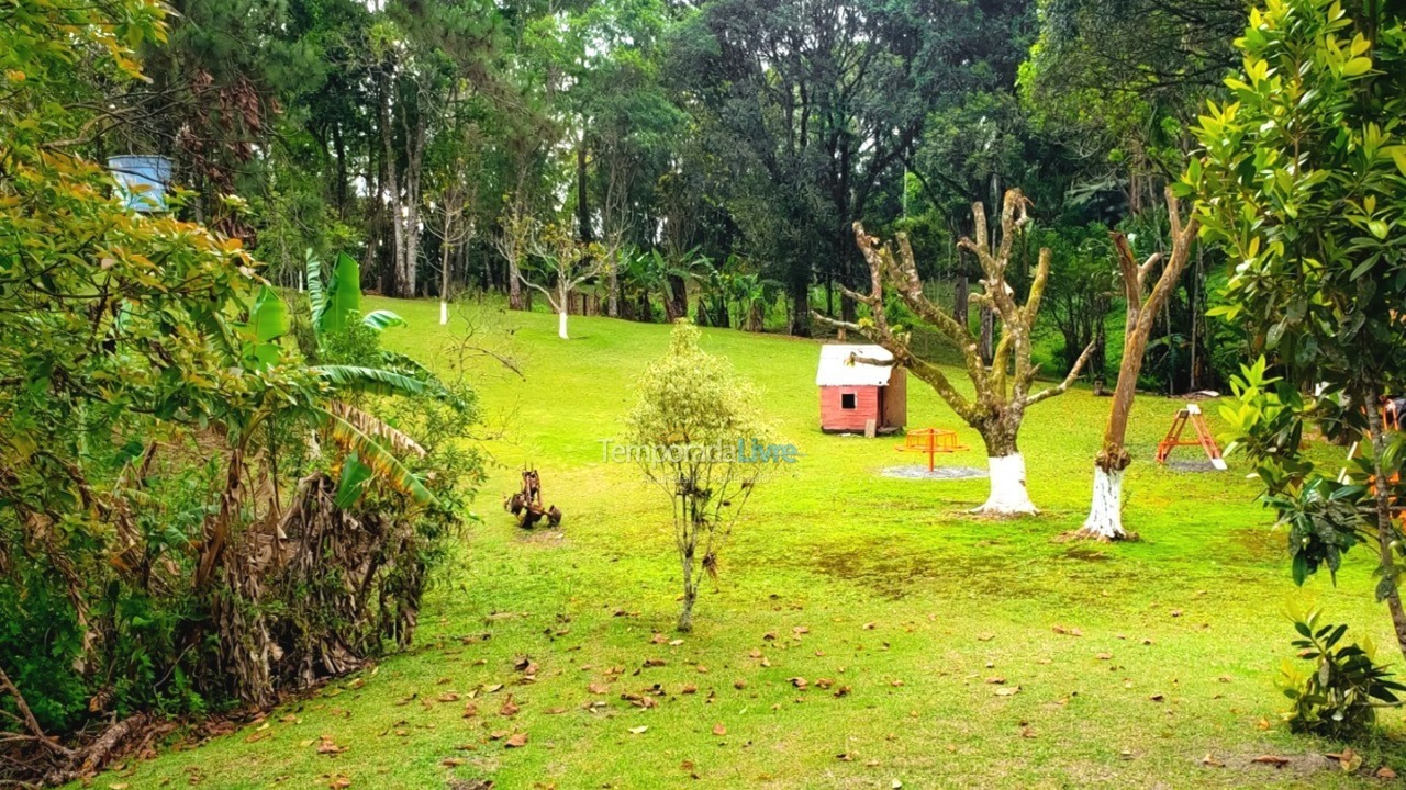 Chácara / sítio para aluguel de temporada em Juquitiba (Acomoda Até 40 Pessoas Proxímo de Represa)