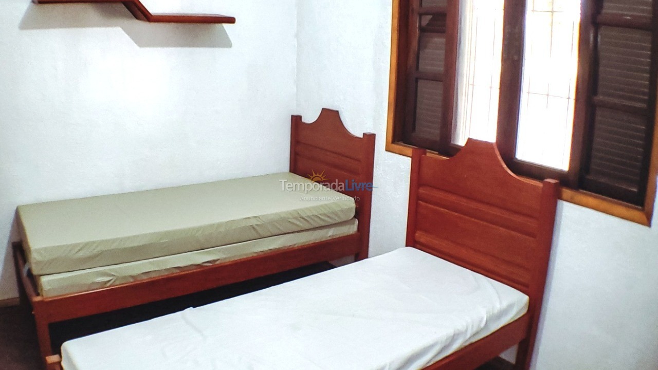 Chácara / sítio para aluguel de temporada em Juquitiba (Acomoda Até 40 Pessoas Proxímo de Represa)