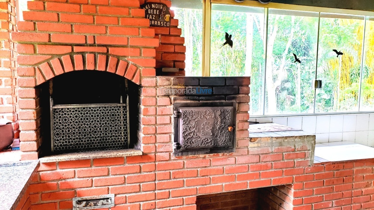 Chácara / sítio para aluguel de temporada em Juquitiba (Acomoda Até 40 Pessoas Proxímo de Represa)