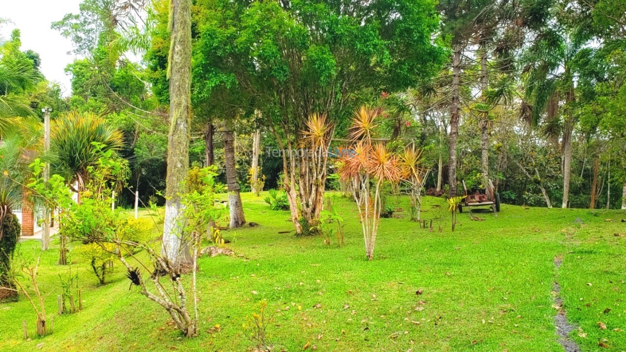Chácara / sítio para aluguel de temporada em Juquitiba (Acomoda Até 40 Pessoas Proxímo de Represa)