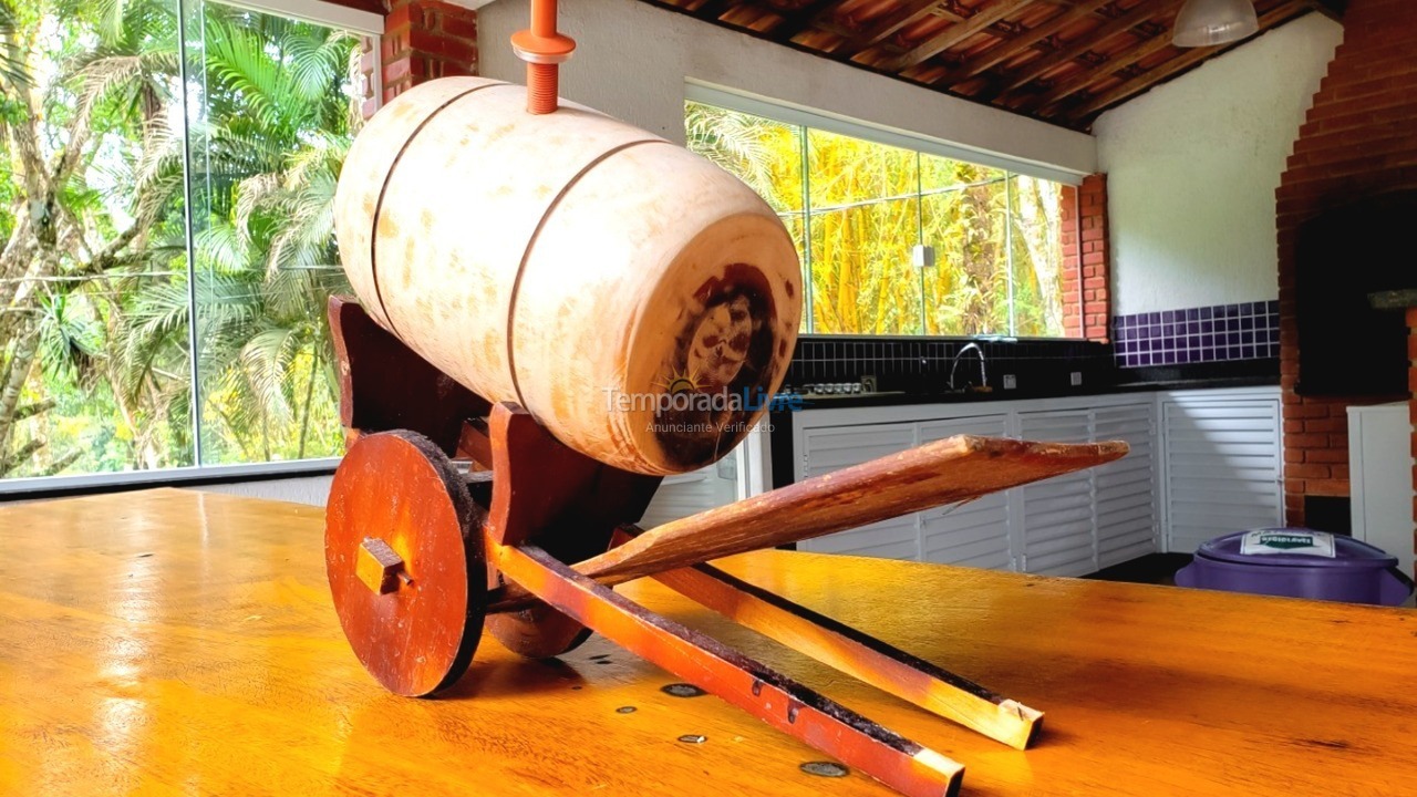 Chácara / sítio para aluguel de temporada em Juquitiba (Acomoda Até 40 Pessoas Proxímo de Represa)