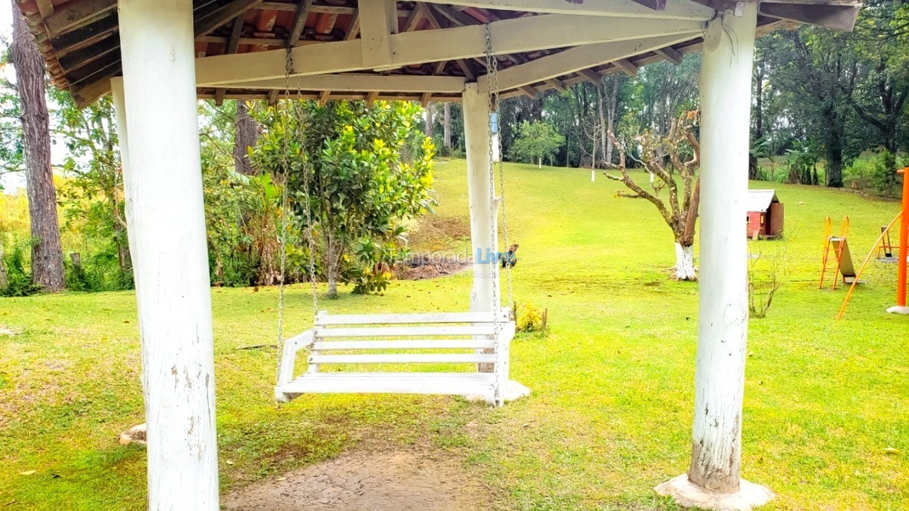 Chácara / sítio para aluguel de temporada em Juquitiba (Acomoda Até 40 Pessoas Proxímo de Represa)