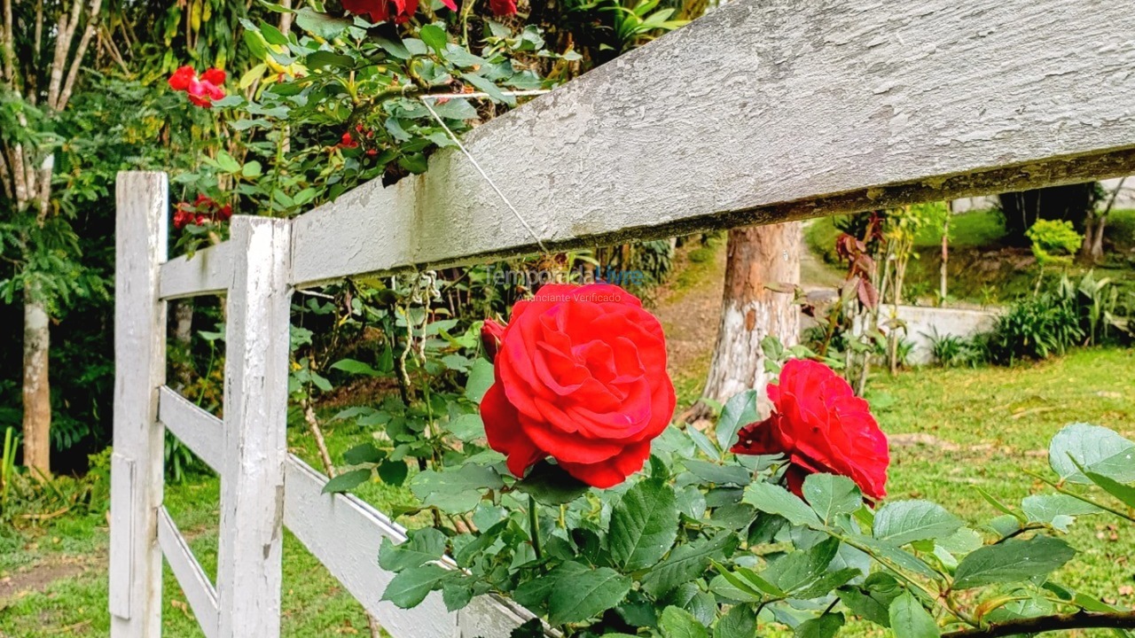 Chácara / sítio para aluguel de temporada em Juquitiba (Acomoda Até 40 Pessoas Proxímo de Represa)