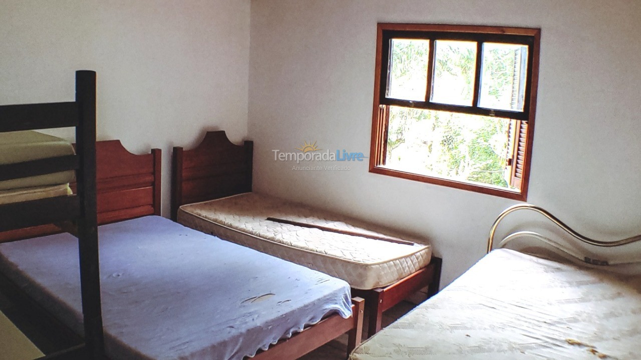 Chácara / sítio para aluguel de temporada em Juquitiba (Acomoda Até 40 Pessoas Proxímo de Represa)