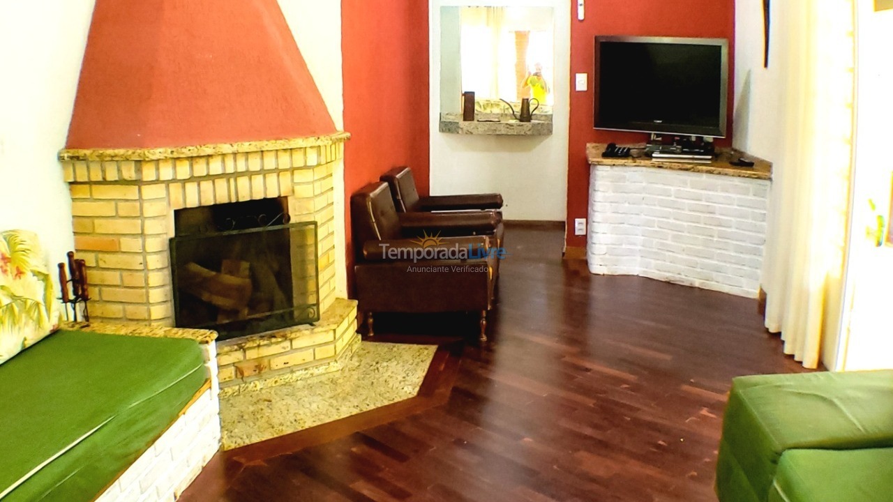 Chácara / sítio para aluguel de temporada em Juquitiba (Acomoda Até 40 Pessoas Proxímo de Represa)