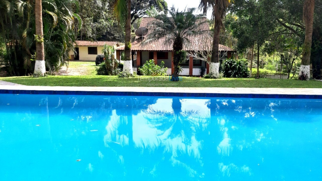 Chácara / sítio para aluguel de temporada em Juquitiba (Acomoda Até 40 Pessoas Proxímo de Represa)