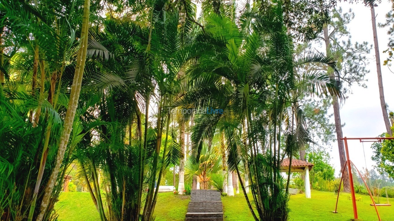 Chácara / sítio para aluguel de temporada em Juquitiba (Acomoda Até 40 Pessoas Proxímo de Represa)