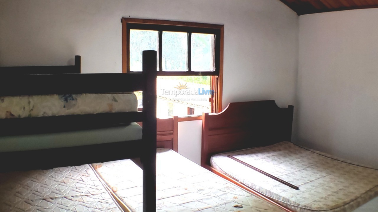 Chácara / sítio para aluguel de temporada em Juquitiba (Acomoda Até 40 Pessoas Proxímo de Represa)