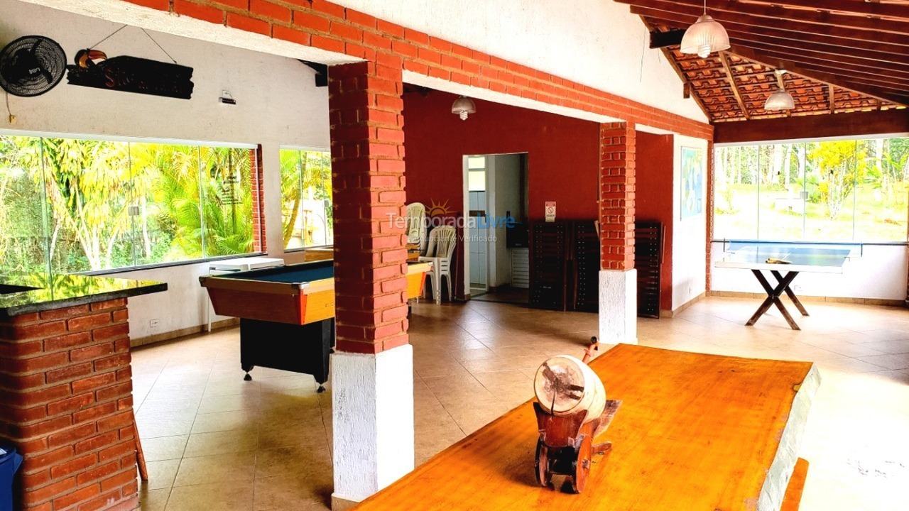 Chácara / sítio para aluguel de temporada em Juquitiba (Acomoda Até 40 Pessoas Proxímo de Represa)