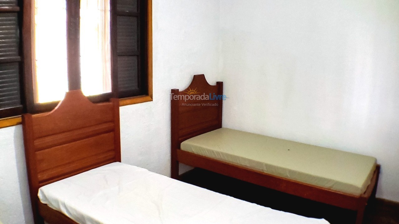 Chácara / sítio para aluguel de temporada em Juquitiba (Acomoda Até 40 Pessoas Proxímo de Represa)