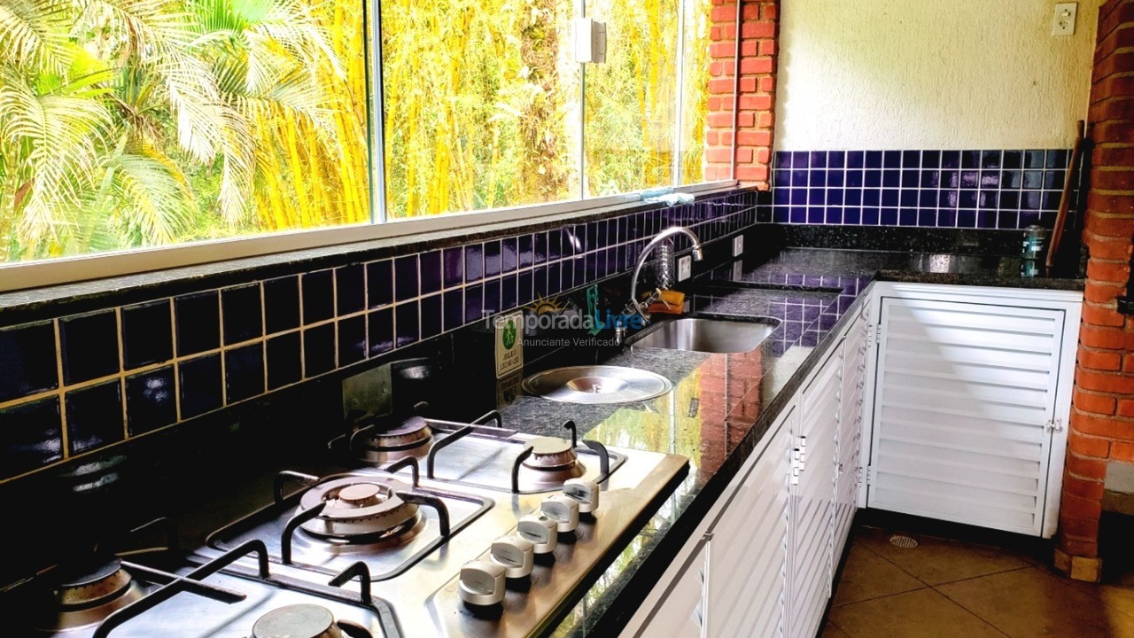 Chácara / sítio para aluguel de temporada em Juquitiba (Acomoda Até 40 Pessoas Proxímo de Represa)