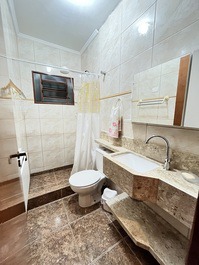 Zona privilegiada de Águas. A 700 m del centro y a 6 km del parque acuático Thermas.