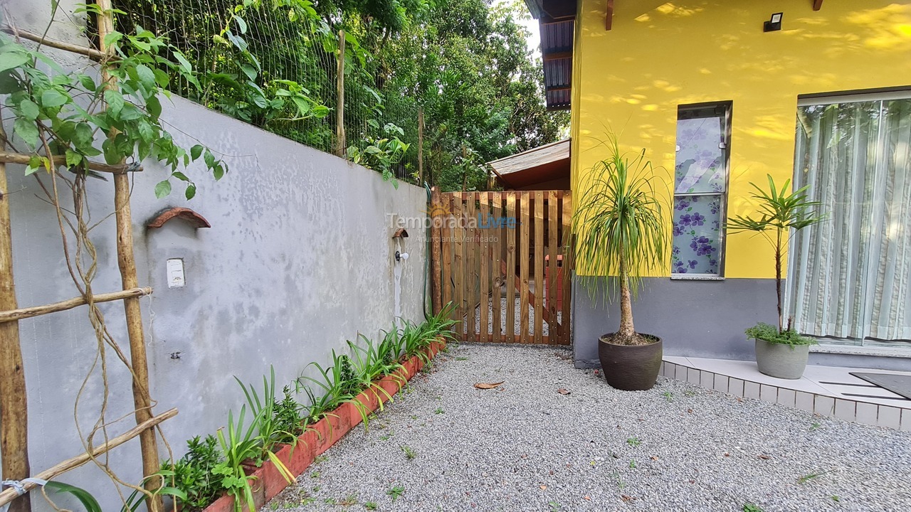 Casa para aluguel de temporada em São Sebastião (Sertão do Camburi)