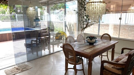 ESPETACULAR Casa de 04 dorm, piscina, em Jurerê, TARIFAS SOB.CONSULTA